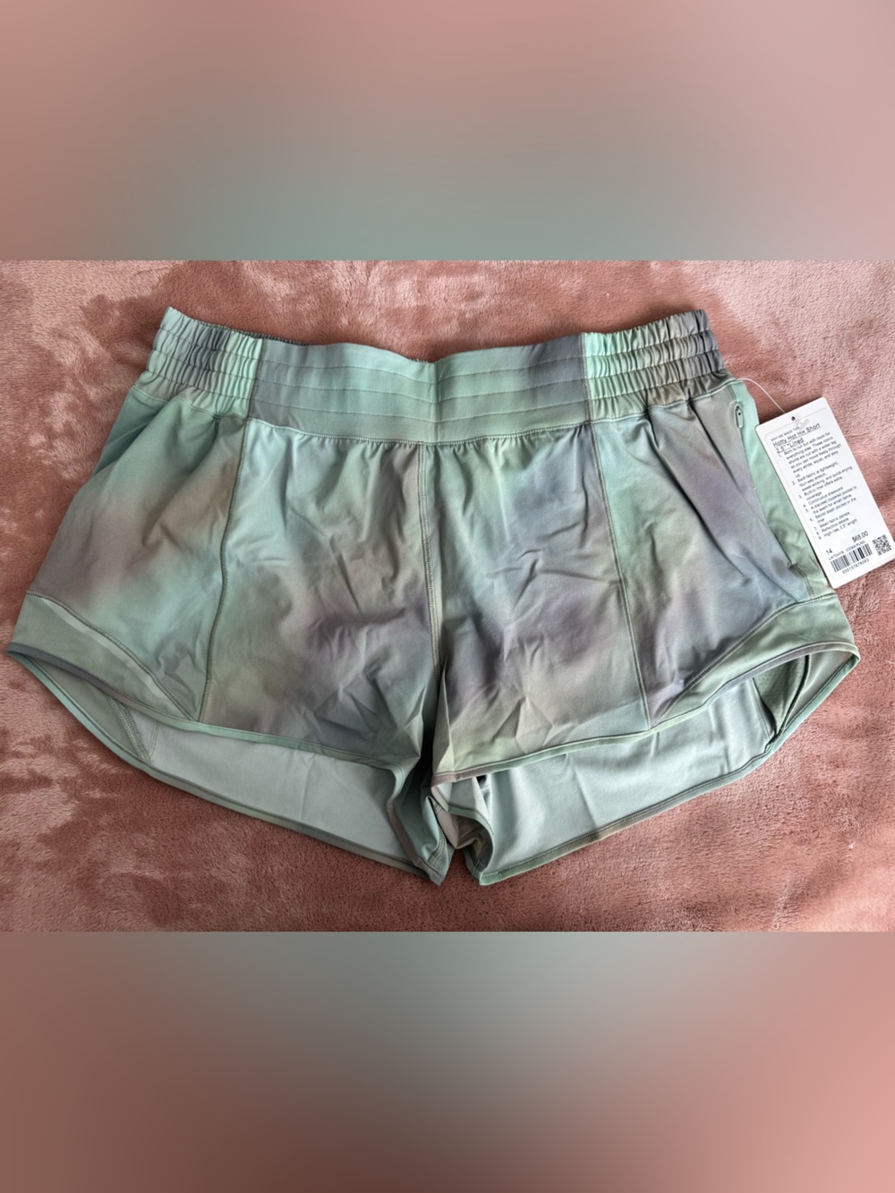 NWT Lululemon Hotty Hot 2.5” High Rise Shorts, Green Multi, Size 14